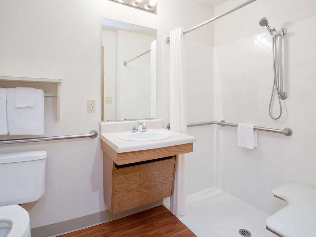 Woodspring Suites | North Charleston Airport I-526 객실 사진